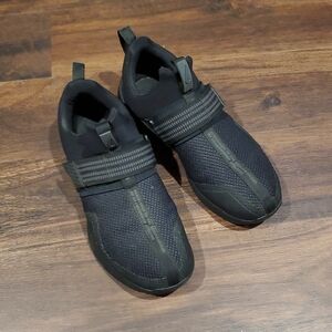 Men's Black Athletic Shoes